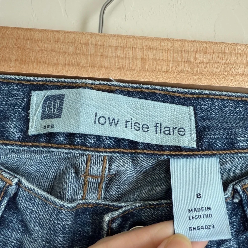 Y2K GAP low rise flare medium wash Rory Gilmore 2004